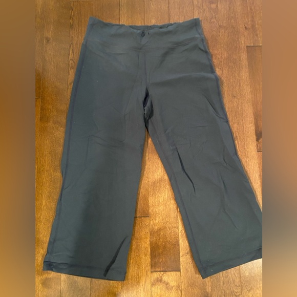 Lululemon wide straight leg crops - Picture 2 of 3